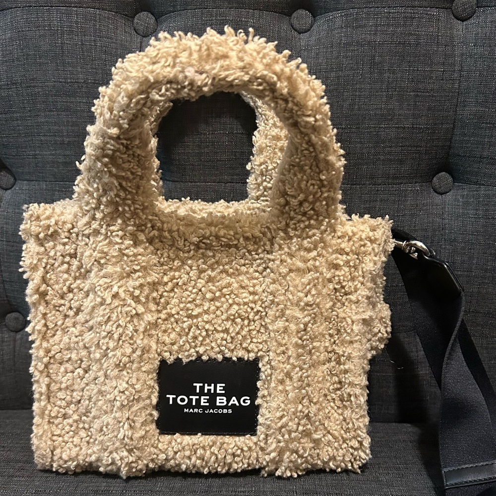 - Marc Jacobs Small Teddy Tote Authentic